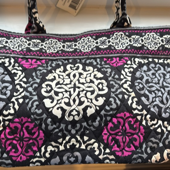 VERA BRADLEY LADIES CANTERBERRY MAGENTA TOTE BAG-GR8T GIFT IDEA! - Picture 2 of 7
